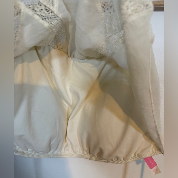 Victoria’s Secret Ivory Lace Handkerchief Hem Halter Top – Size S - Picture 3 of 8